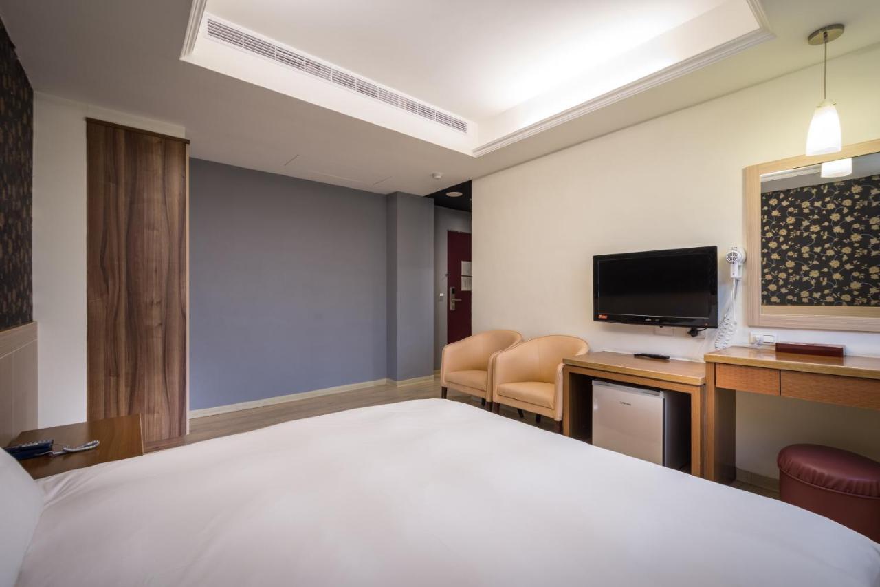 Yadi Hotel Пули Екстериор снимка